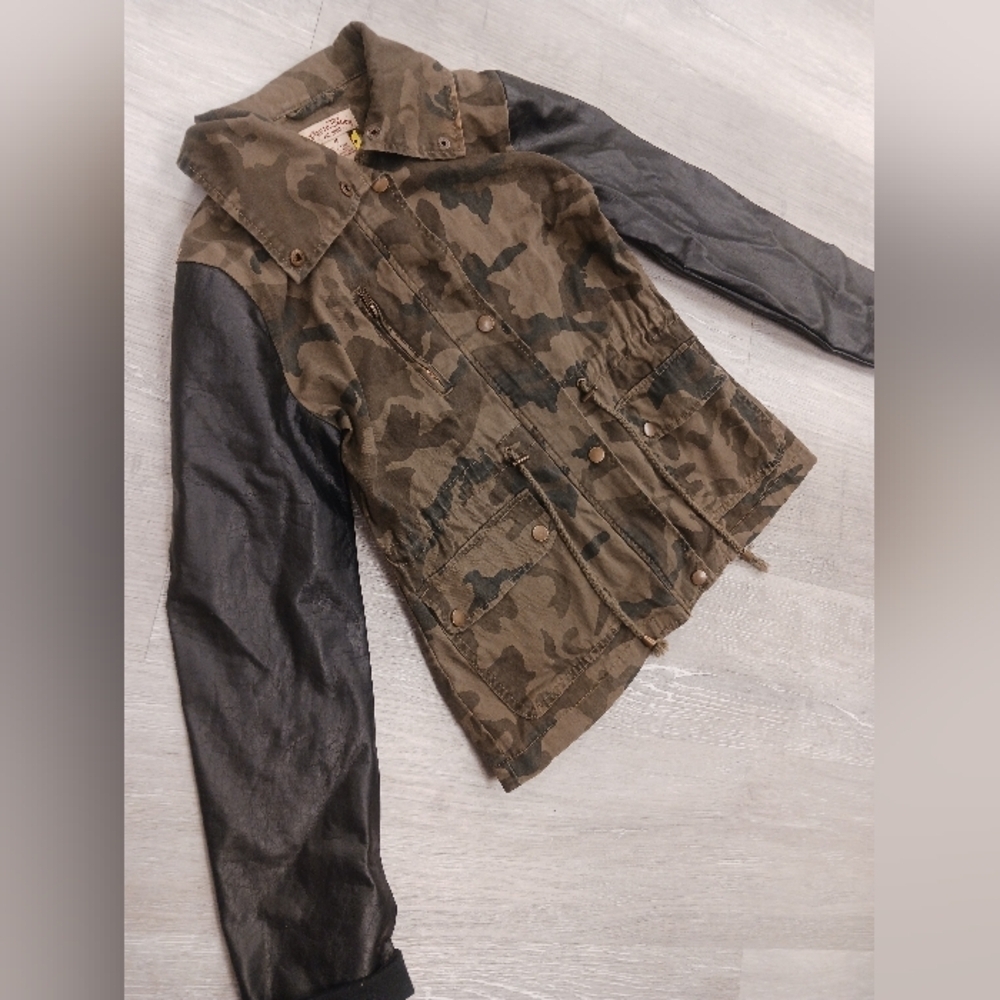 Paris Blues Camouflage Jacket with Leather  Sleeves. Size M